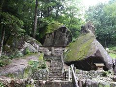 昔の人達が、太陽観測をして暦をつくった場所ではないかと言われています。