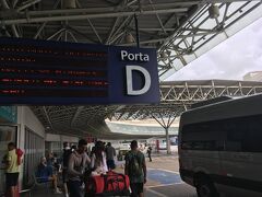 リオデジャネイロ着。
イミグレは1時間ほど並びました。
それにしても暑いわー。

余談ですが、ブラジルビザがネットで申請できるようになったみたいですね。
遅いよー！　銀行の残高証明取るのが面倒だったんですが。。。