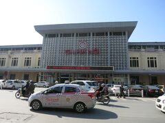 小休止後、歩いてハノイ駅（東口）へ行って見る。