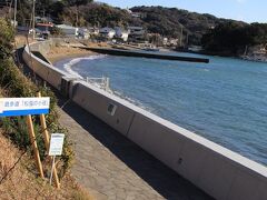海外密航のため、弁天島に向かう際に通ったとされる海岸線は遊歩道となり松陰の小径と言われています。遊歩道の前は柿崎海岸。