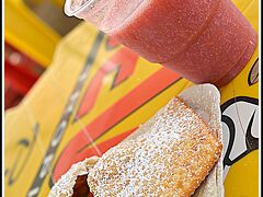 【Atibaia アチバイアという小さな町で日系人が始めたイチゴ祭】

「イチゴ生ジュース」と「イチゴパイ」をまず一口づつ.....
