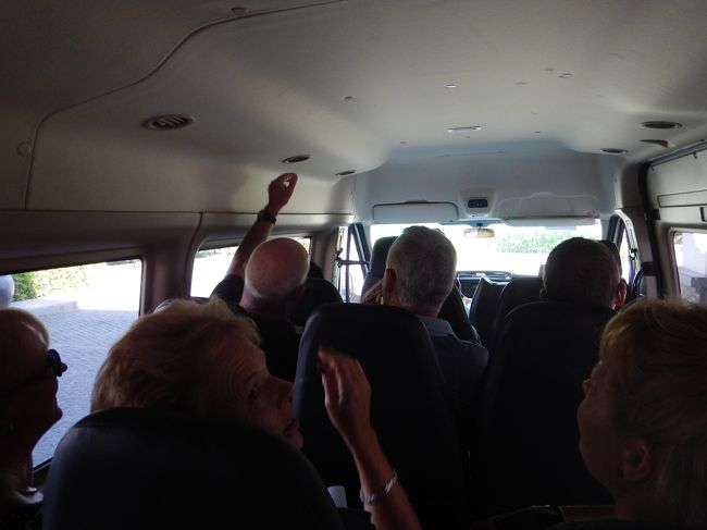 ホテルのシャトルバスでホイアンへ Go ♪♪<br />10時にホテルを出て、15時にホイアン出発予定。<br />タクシーでの往復よりは少し安い料金設定だったと思います<br /><br />