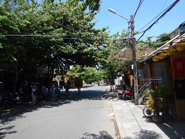 駐車場を出たところの通り