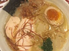 シメにラーメン行こうとのことで歩いて10分くらいのところにあるラーメン屋へ。日本人が経営してるらしく、日本人好みのお味。【Dining Yu】
帰りはタクシー拾いました。