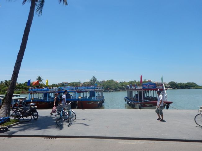 向こう岸には行きませんでしたが、なんだか水辺はお洒落な感じ