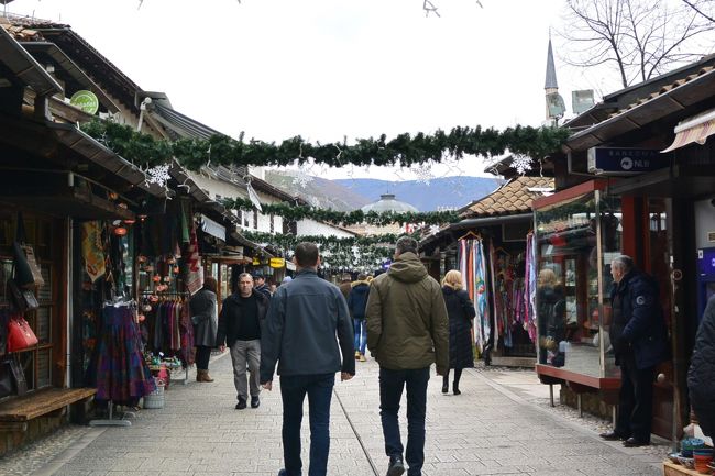 ガジ・フスレヴ・ベイ・モスクのある通り。