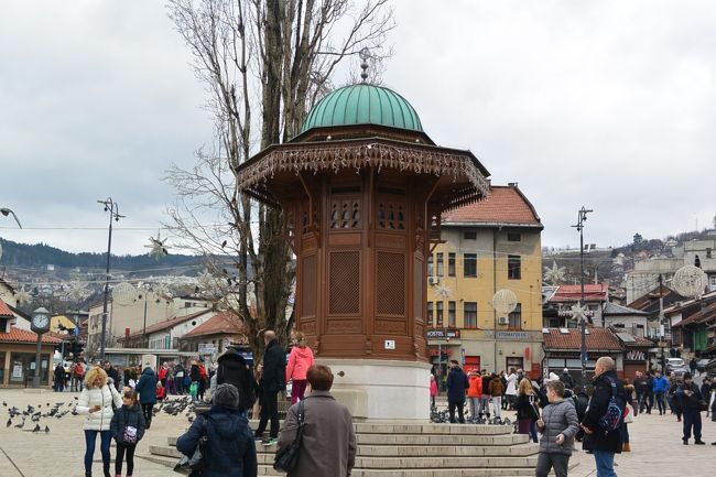 バシチャルシヤ広場のセビリ (水飲み場)<br /><br />去年に比べ、冬でも観光客がけっこういる印象。