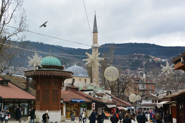 バシチャルシヤ広場も、まだまだクリスマスのまま。