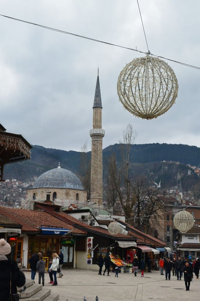 バシチャルシヤ広場のバシュチャルシヤモスク。