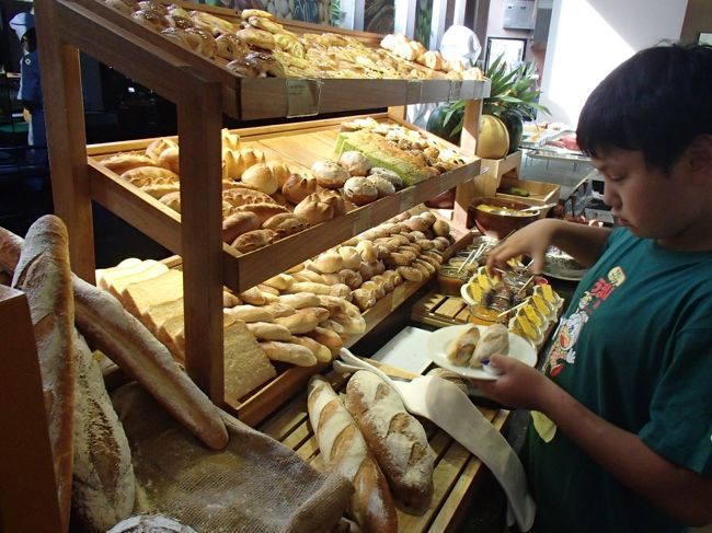 たくさんありますねー。<br />ラウンジよりこちらの方が私は良かったです。