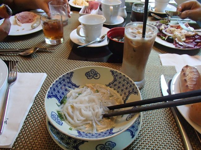 フォーも作ってくれます。<br />ラウンジでも注文できます。