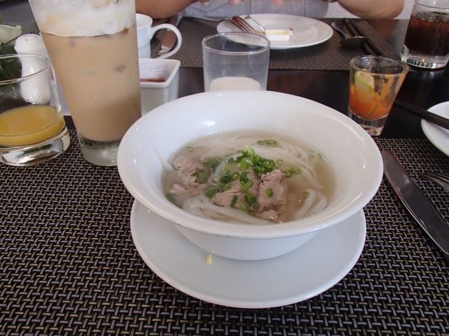 ラウンジで注文したフォー<br />チェックアウトもラウンジでできるので楽です。空港までの送迎車もお願いして、そこで支払いました。