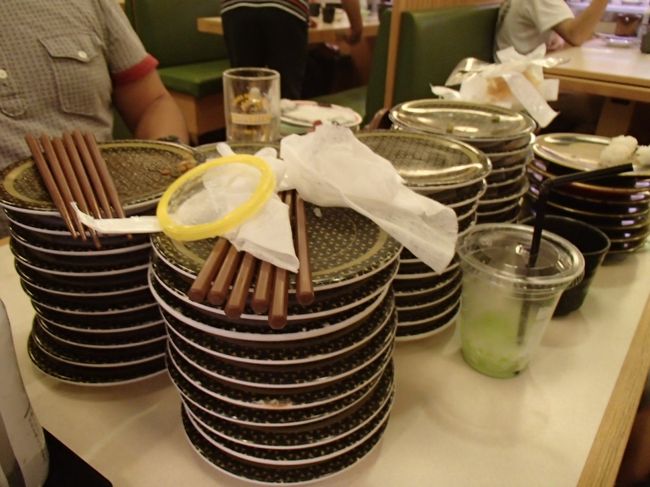 たくさん食べました。やっぱりお寿司は美味しいψ(๑'ڡ'๑)ψ<br /><br />ダナンはとっても暑いところでした。けれど、飛行機は直行便で安いし、ホテルも安めだし、とても良かったです。あとは暑ささえなければ、子供が学生の間は直行便でサクッと行けて良いのでリピートだなぁと思っていましたが、暑すぎるのでちょっと無理な感じです。<br />来年はどこに行けるかな～(？_？)