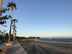 宮崎３日目の朝
おはよ！
ペンションからすぐ青島ビーチチェック
ちょい波あり
昨日は湖状態だったから

