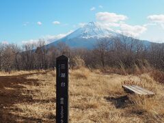 さらに先の三湖台。
３つの湖が見えるかとおもいきやそうでもなく（２つしか見えず）。