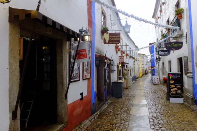 オビドスは「谷間の真珠」と呼ばれ、歴代の王妃に愛された石畳の町<br />だそうです。<br />