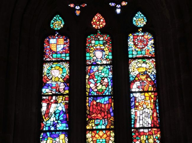 沢山の美しいステンドグラスがあり、<br />