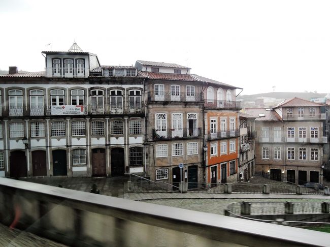 ところが・・<br />高速道路を移動中から、だんだん空模様が怪しくなり・・<br />