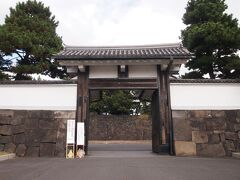 東京駅の方から来てもこの日は全然空いてたかも？という感じでしたが、二重橋も撮りたかったので、この日も桜田門駅まで行き【桜田門】から入りました