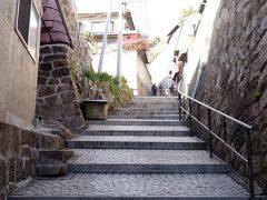 千光寺まで登る時間は・・・ない。

石畳の「古寺めぐりコース」をちょっとだけ。