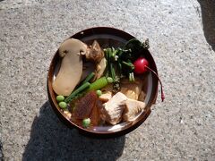 スタートして間もないですが、美濃太田駅で購入した松茸の釜飯を食べました。眺め、味、天気、全てが最高でした。