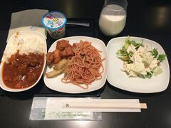 羽田空港に到着し、早速、ＡＮＡラウンジで食事を頂きました。