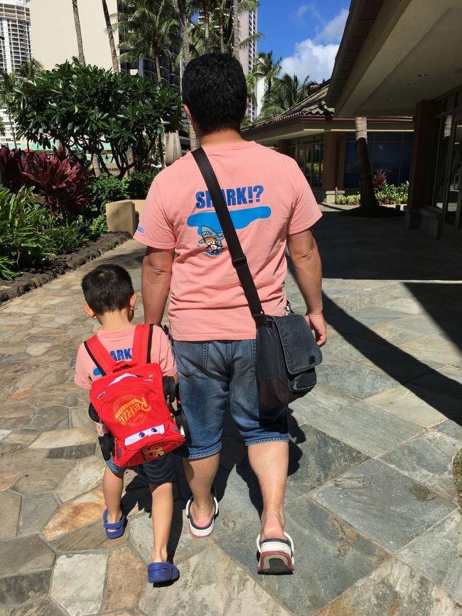 リュックの中にはオモチャがいっぱい😄<br />