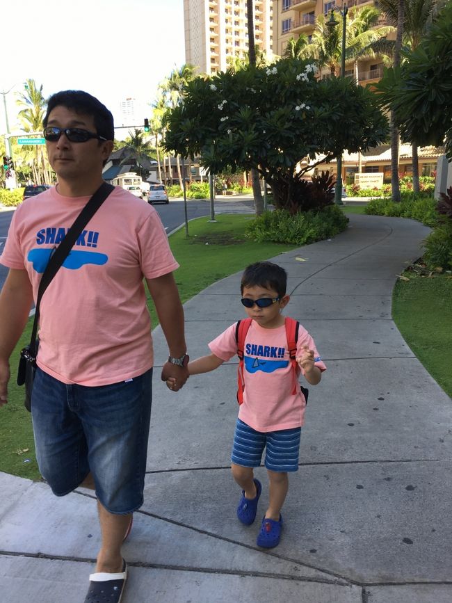 テクテク歩いてトロリー乗り場へ。