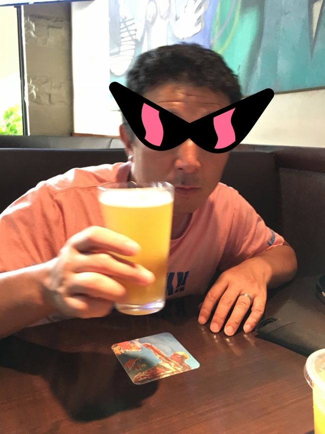 タロさんは鉄板のオレンジジュース。<br />タロさんパパはクラフトビールを。<br />タロさんママはフルーツビールをいただきまーす🍻
