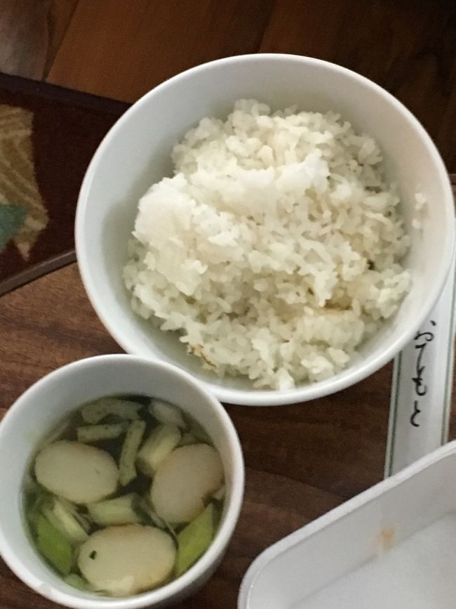 お湯に使っている間に、タロさんオバが置いて行ったお米が炊き上がり。