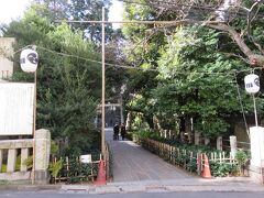 ゆるゆると坂を上って行き、赤坂氷川神社へ到着です。