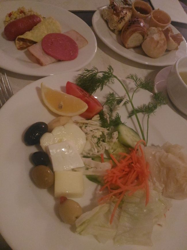 トルコの朝食初め。