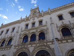 ちょっと歩くとロシオ駅の前に出ます。立派で壮麗な建物です。