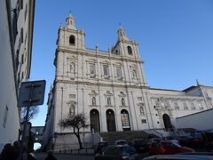 サン・ヴィセンテ・デ・フォーラ教会前で下車。アルファマ地区の方へ坂を下っていきます。