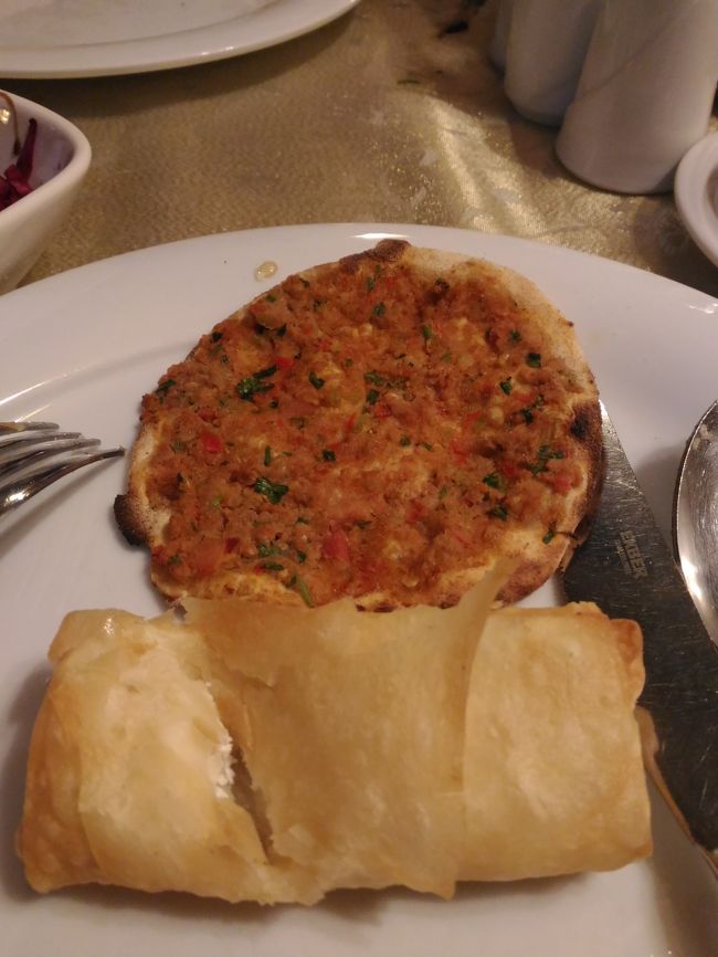 ミンチ系はたいがい羊と牛肉の50/50。でも羊の勝ち・・