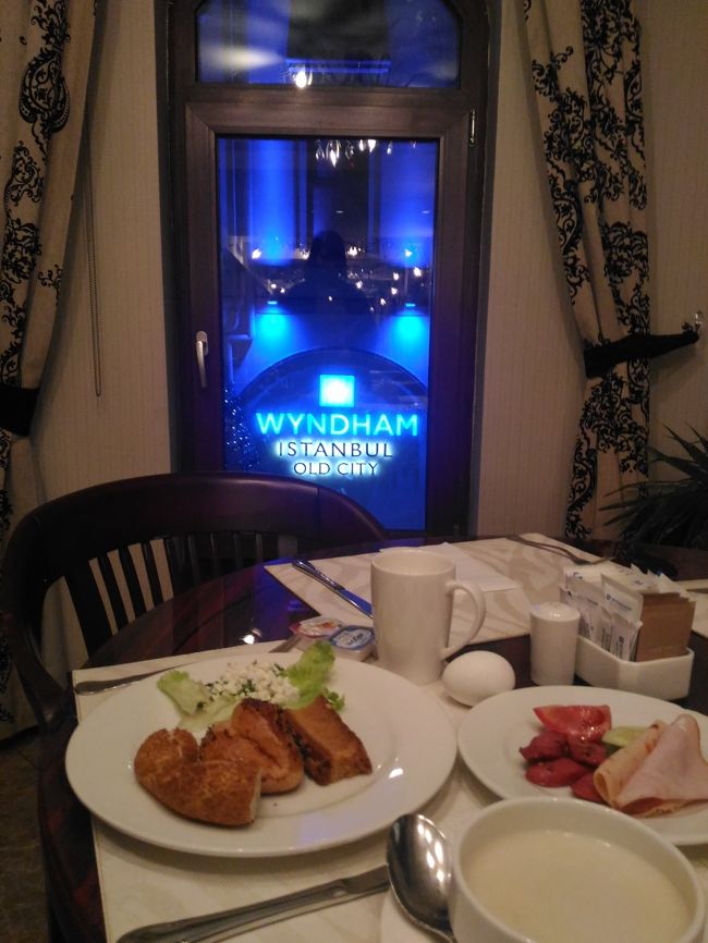 朝からよく食べました！旅行中ってそういうものだよなーー