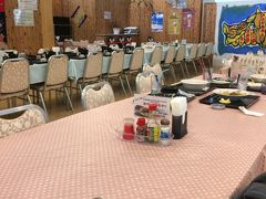 天気待ち

鍾乳洞から出てくると、雨が強くなっていたので
天気待ちを兼ねて、食事をすることに