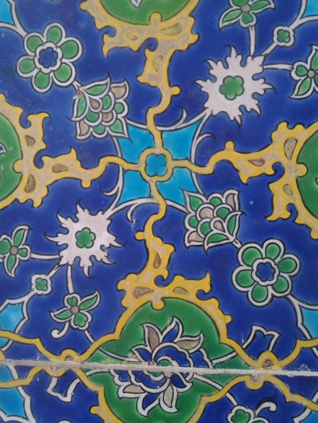 黄色と緑が南仏を思い出させる。