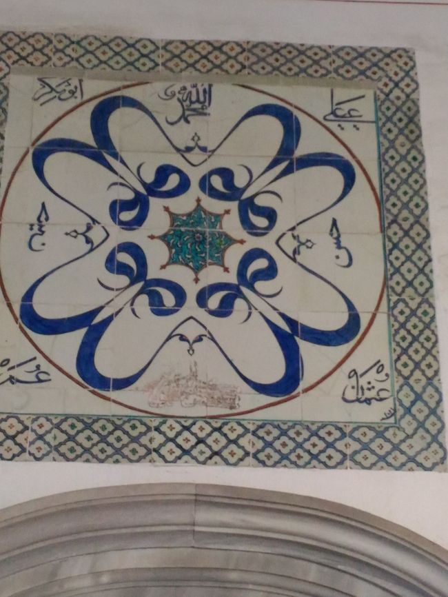 ココでしか見かけることがなかった模様？文字の組み合わせ？<br />アラビア語の先生に聞いてみよ～<br />