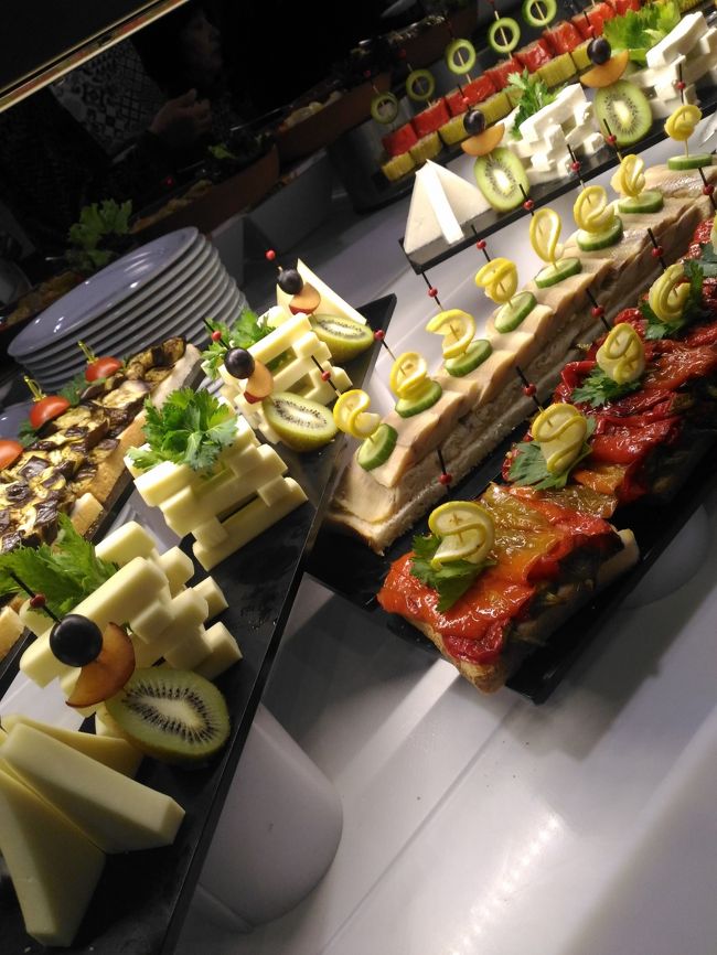 ようやく出会えた？デコラティブな前菜たち（笑<br />食欲出てきた～