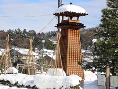 浅野川大橋の西詰め？にある

橋場町緑地（はしばちょうりょくち）の、シンボルの「火の見櫓」
金沢市橋場町4 橋場町緑地

道路向かいが主計町茶屋街（かずえまちちゃやがい）
橋を越えて右に行くと、ひがし茶屋街（ひがしちゃやがい）

で、この写真を撮った場所が、主計町茶屋街の入り口なので、これから主計町茶屋街を散策することに
