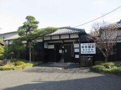 名倉医院

1770年頃から、柔術などを教えながら骨接ぎをてがけていた。
入口は長屋門で、江戸時代の名残があります。