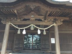 城山公園を天守閣に向かって進んで行くと
正面に神社が見えました。
松江神社といいます。
神社を見るとなぜかお祈りしなくてはいけない気持ちになり、
お賽銭を入れお祈りしました。