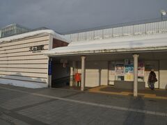 大石田駅
新幹線停車駅というのに駅前には何もない寂しいところです。
ここで銀山温泉の送迎車を待ちます。

昭和館さんのは自前のマイクロではなく、ワゴンタクシーを委託されています。