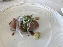 名古屋に到着しました。

ちょうどお腹もすいたので、ランチです。
名鉄グランドホテルの「アイリス」でちょっと贅沢ランチ。
初めての名古屋の記念です。