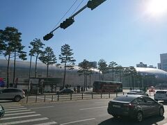 東大門です。快晴です！おんにはあったかいとゆうけれど、わたしはちょっと寒かったです。