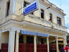 La Terraza de Cojimar (ラ テラサ デ コヒマル）
Calle Real No. 161 esquina a Candelaria
https://www.facebook.com/laterrazadecojimar/?ref=ts

また車を走らせやって来たコヒマルの1925年創業のレストラン。92年もの間にヘミングウェイを始め多くの地元民や著名人に愛された一軒だ。
良かった～やってたよ(*ﾉωﾉ)