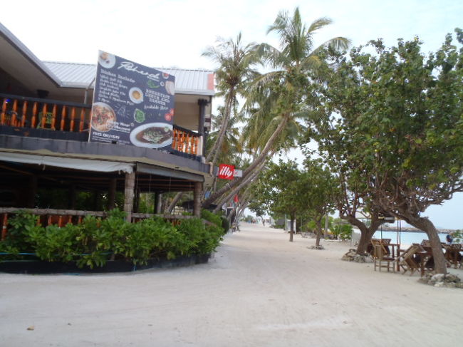 又、大勢の観光客で昼間混雑している道路でも・・・