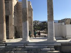 ハドリアヌスの図書館。

もう、ハドリアヌス帝の名前だけで
見に行った。
トイレがここじゃなくても…って感じに。