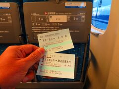 1月3日朝、東京駅発の新幹線、年末は帰省客でごった返したようですが、今回は年明けの帰省なんでホームも空いていて自由席で楽々座れました。